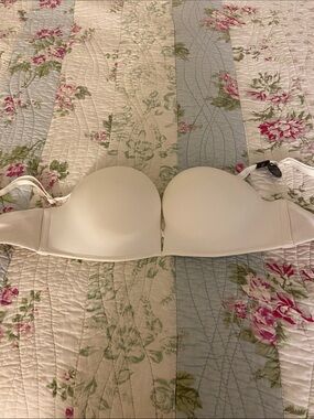 Victoria's Secret Strapless T-Shirt Bra - Cream/White